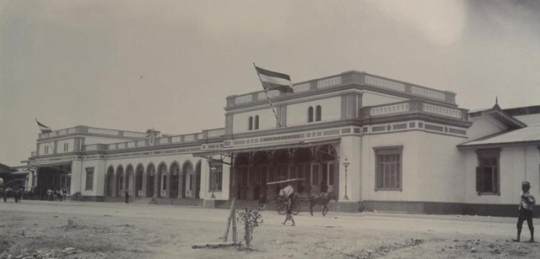 Peresmian stasiun yang baru di tahun 1899.