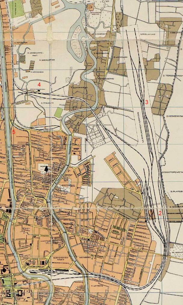 Peta tahun 1934 yang memperlihatkan: 1. Stasiun Soerabaja SS, 2. Kompleks Werkplaats Sidotopo, 3. Emplasemen barang Sidotopo, 4. Stasiun Prins Hendrik, 5. Pelabuhan Oost-Kalimas dengan rel ke kompleks gudang